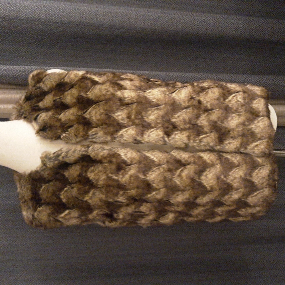 Glamsia faux fur vest